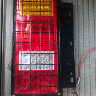 日野　いすゞ4t 大型　LEDテールランプ　