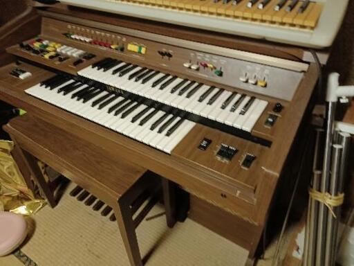 電子ピアノ　エレクトーン