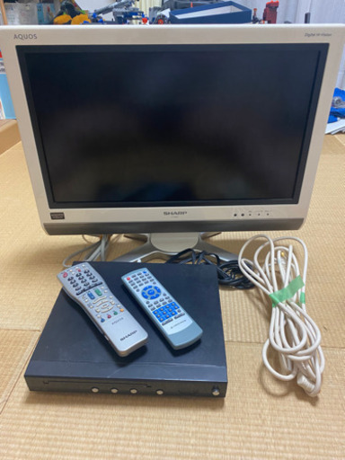 取引中です。テレビとDVDプレイヤーのセット