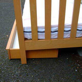 シンプルなシングルベッド　引き出し付　の画像