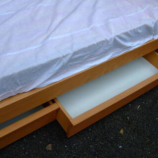 シンプルなシングルベッド　引き出し付　の画像