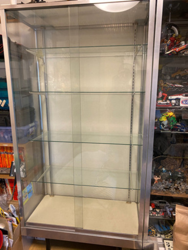 ガラスショーケース ディスプレイ