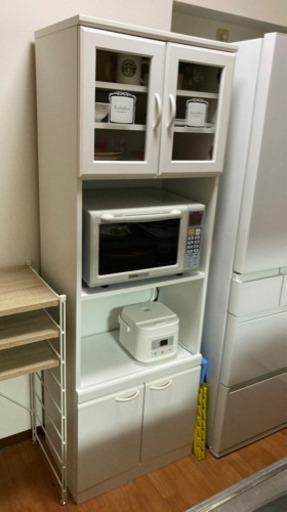 白い食器棚　7/16まで