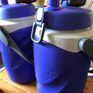 1.9リットルサーモス水筒　1つ保冷専用　