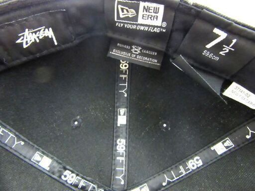 入手困難！ NEW ERA×STUSSY ビッグロゴ キャップ ブラック 7 1/2 59.6cm デカロゴ コラボ 札幌 厚別店