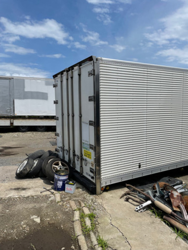 お待たせ致しました！コンテナ大量入荷⭐︎2トンから10トン色々ありますよ。