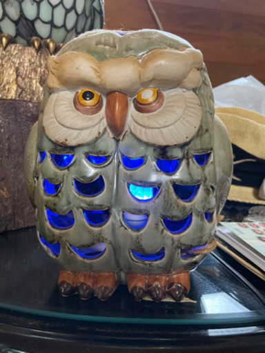 陶器製のフクロウのランプ