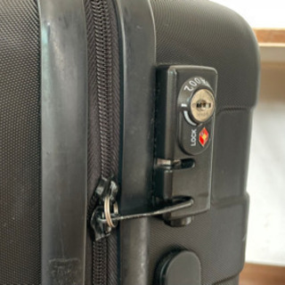 【お譲り者決定】無印キャリーバッグ黒　機内持ち込み　TSAロックの画像