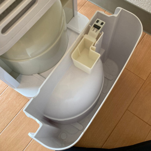 【美品】山善　除湿機　YDC-C60(W)