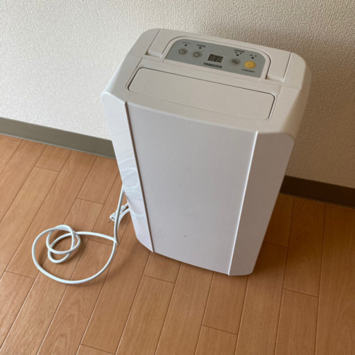 【美品】山善　除湿機　YDC-C60(W)