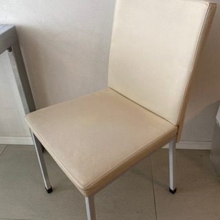ボーコンセプト　ダイニングチェア　オフホワイト2脚の画像