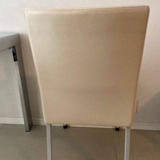 ボーコンセプト　ダイニングチェア　オフホワイト2脚の画像
