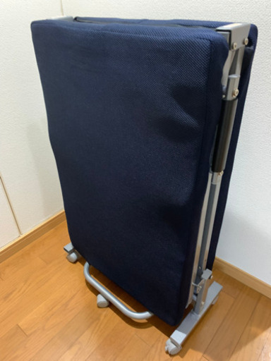 簡易ベッド　　折り畳みベッド　ネイビー