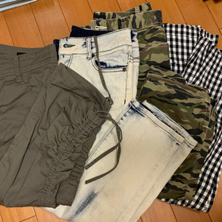 レディースパンツ、カットソー、帽子、サンダルの画像