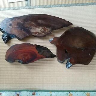 盆栽鉢、花瓶などの下に敷く木