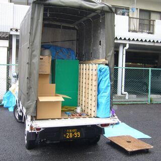 商品配送を行っています。段ボール、機械、パレット物等内高１９５センチの幌車です。背の高い物も対応します。 - 川口市