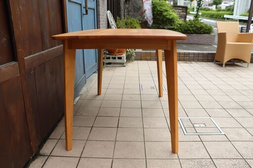 MOMO natural(モモナチュラル)の人気シリーズVIBOのダイニングテーブル