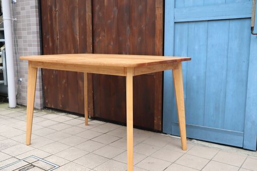 MOMO natural(モモナチュラル)の人気シリーズVIBOのダイニングテーブル