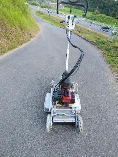 自走式草刈機。スパイダーモアSP-50 すぐ使えますけど