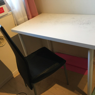 IKEA 白い机　イス