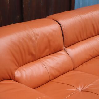 IDC OTSUKA(大塚家具)のL/S コンフォート本革カウチソファー「L/S STYLISH-37」。ゆったりとしたデザインのコーナーソファはリビングを快適空間に。タンジェリン色が魅力的♪の画像