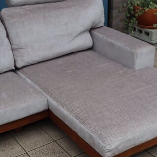 MASTERWAL(マスターウォール)のウォールナット材を使用したDANISH SOFA/デニッシュカウチソファ。無垢材の独特な風合いがリビングをシックに引き立てるコーナーソファです！の画像