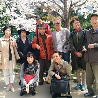 金曜英語会は米国人講師の指導の下、準中級レベルの英会話を勉強しています - 寝屋川市
