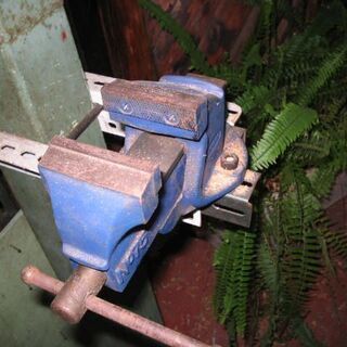 お車の修理やご自宅では出来ないデスク、チェアー―などのDIY、軽作業などに、工具あります。 金属加工も可能です。の画像