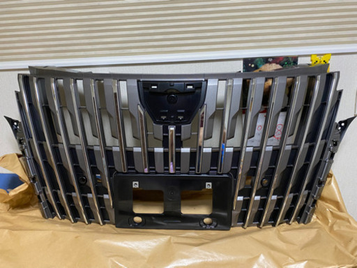 エスクァイア　後期　フロントグリルその他ZWR8# ZRR8#