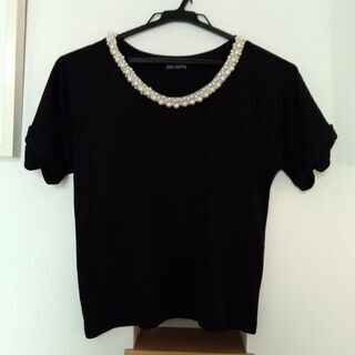 LIVIN ALONEビジュー付きトップス　Mサイズ