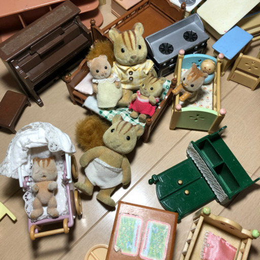 【売却済】シルバニアファミリーお家 家具 人形 まとめ売り 愛知県