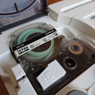 テプラ　TEPRA PRO SR130 ラベルライター　使用頻度僅か　カートリッジ3つ付きの画像