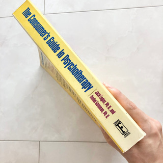 【ネット決済・配送】The Consumer's Guide to Psychotherapy 洋書 本 book の画像