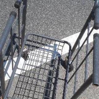 キャスター付き　台車のような　便利な移動かご　買い物かご位縦に２つ
