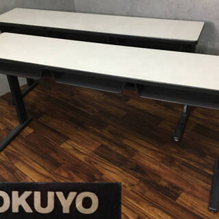 ⭕⭕⭕PH2/89　KOKUYO　コクヨ　長机　3人用　学習机　白天板　講義　会議　教室　大学　②　直接引き取り歓迎⭕⭕⭕の画像