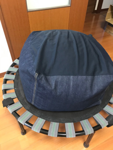 人をダメにする　ソファ　デニム柄