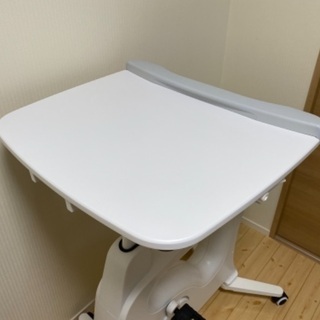 美品　デスク付き　エアロバイク