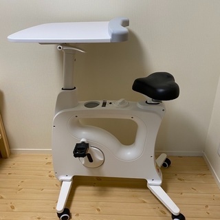 美品　デスク付き　エアロバイク