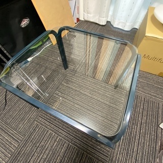 ガラステーブル