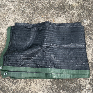 ◆取引決定◆ハトメ付遮光ネット　2m×6m 未使用品の画像
