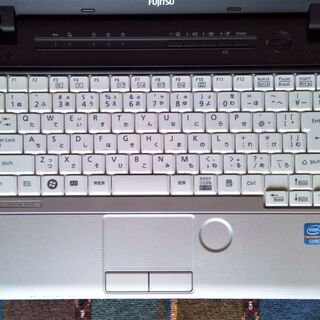 🔴特価！/🔶富士通 LIFEBOOK/重さ1.46kg/12.1インチ液晶パネル/大容量バッテリー搭載！/高性能🆙Core i5/光速☆彡SSD120GB/メモリ4GB/SDカードスロット/DVDスーパーマルチ/Wi-Fi/Windows10/Microsoft Office2019/点検整備清掃済み😊/✅日本全国送料無料！/No.10714の画像