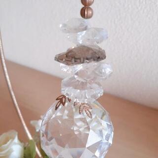 【お取引完了】キラキラ✨スワロフスキー💎のサンキャッチャー艶消しゴールドアイアンとホワイトローズの画像