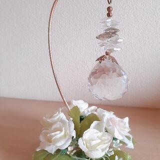 【お取引完了】キラキラ✨スワロフスキー💎のサンキャッチャー艶消しゴールドアイアンとホワイトローズの画像