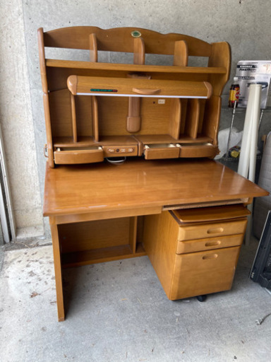 りあるテブル学習テーブル外観が良好である