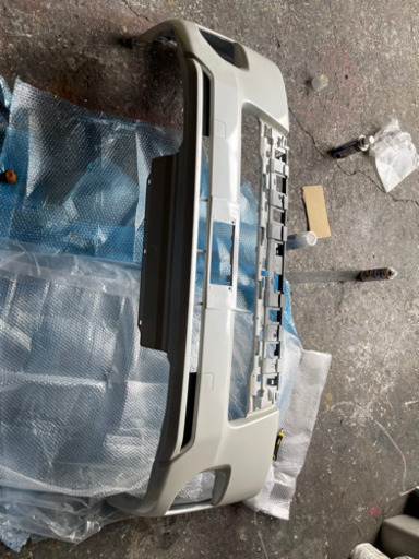 ハイエース　フロントバンパー