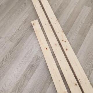 【譲ります】2ｘ4木材 2,350㎜x2本 1,100㎜x1本