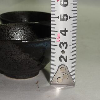 未使用　お猪口？ ぐい呑？ 盃 ？酒杯？　　４個＋１個　　大きさ約6.5㎝　高さ約3.5㎝　の画像