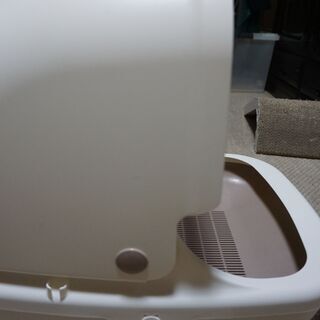 (お取引ができました)猫システムトイレ　ユニ・チャームデオトイレ本体フード付きアイボリー使用品いかがでしょうかの画像