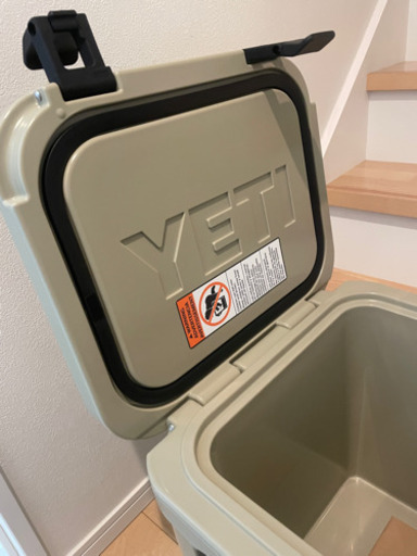 YETI クーラーボックス ローディー　24 タン