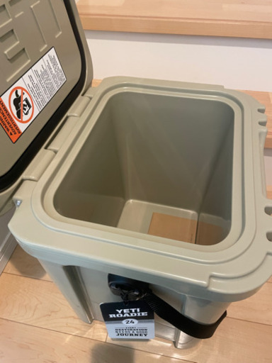 YETI クーラーボックス ローディー　24 タン